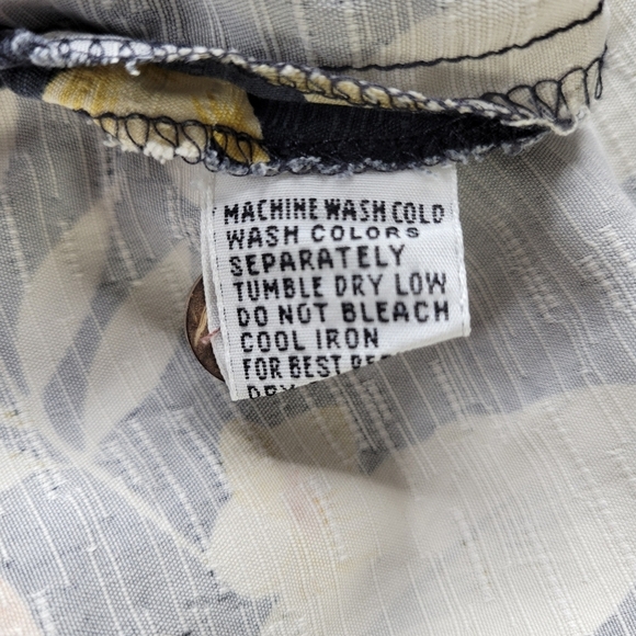 Tommy Bahama Silk Shirt Men Size M Pineapples Flowers Short Sleeve Button Front - Picture 7 of 12